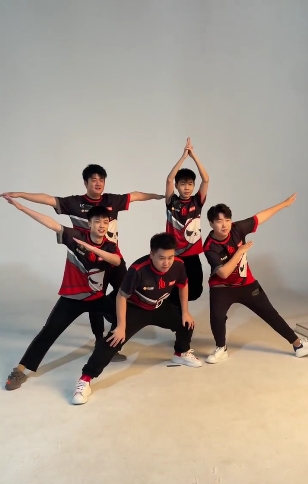 【资讯】新征程，新面貌！揭秘CFPL S23定妆照幕后花絮游戏攻略_手游下载  第3张