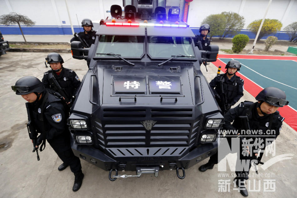 中国特警装甲车图片(特警装甲车图片 虎式)  第1张