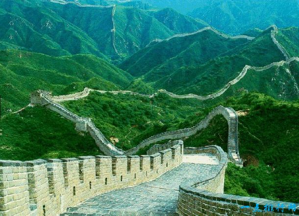 长城是一个伟大的奇迹英语，长城是世界上伟大的奇迹之一英文  第1张